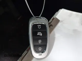 2022 Hyundai Santa Fe SEL z VIN 5NMS24AJ2NH447700, wystawiony jako IAAI lot #42476914 z przebiegiem 59 578 mil mil oraz . Historia ofert i sprzedaży dostępna na DreamBid. Obrazek 11.
