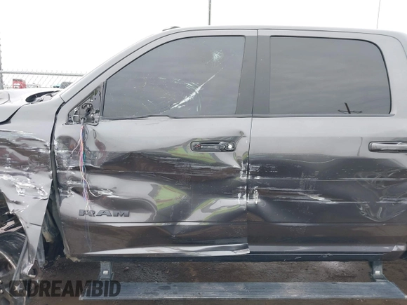 2024 Ram 2500 Laramie z VIN 3C6UR5FL1RG142556, wystawiony jako IAAI lot #41428812 z przebiegiem 42 004 mil mil oraz . Historia ofert i sprzedaży dostępna na DreamBid. Obrazek 15.