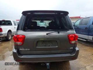 2006 Toyota Sequoia Limited with VIN 5TDZT38A36S268141, listed as a IAAI auction lot 41935258 with 272,352 mi miles and . Bid and sale history available at DreamBid. Image 16.