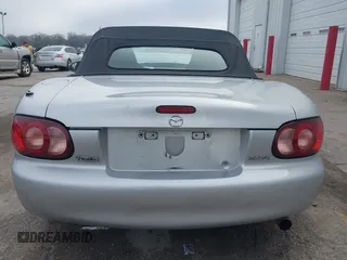 2002 Mazda MX-5 Miata Cloth z VIN JM1NB353320230803, wystawiony jako IAAI lot #41209388 z przebiegiem 84 815 mil mil oraz . Historia ofert i sprzedaży dostępna na DreamBid. Obrazek 16.
