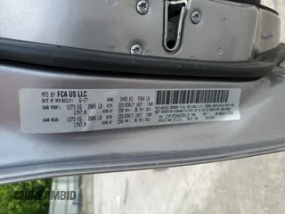 2017 Jeep Cherokee Latitude z VIN 1C4PJMCS0HD224115, wystawiony jako Copart lot #61713985 z przebiegiem 83 421 mil mil oraz Szkoda całkowita • Salvage title. Historia ofert i sprzedaży dostępna na DreamBid. Obrazek 13.