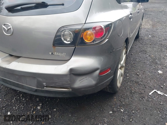 2006 Mazda 3 S Grand Touring z VIN JM1BK344561456189, wystawiony jako IAAI lot #42459158 z przebiegiem 167 794 mil mil oraz . Historia ofert i sprzedaży dostępna na DreamBid. Obrazek 12.