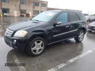 2006 Mercedes-Benz M 500 z VIN 4JGBB75E66A008750, wystawiony jako IAAI lot #41504217 z przebiegiem 96 375 mil mil oraz . Historia ofert i sprzedaży dostępna na DreamBid. Obrazek 17.