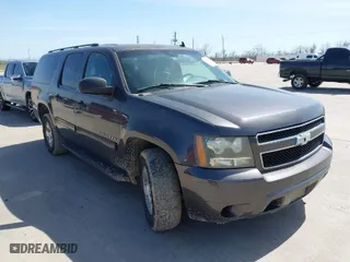 2010 Chevrolet Suburban LS with VIN 1GNUKHE36AR207087, listed as a IAAI auction lot 41729820 with 266,177 mi miles. Bid and sale history available at carsss.com. Image 1.