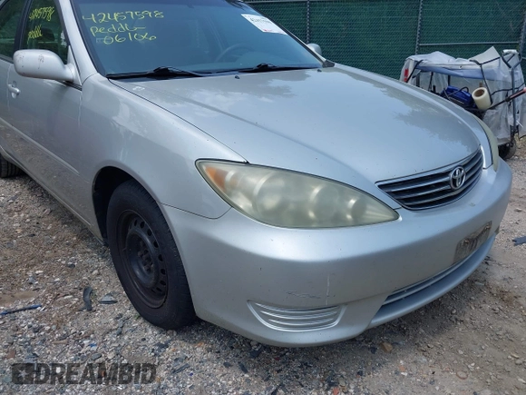 2005 Toyota Camry LE z VIN 4T1BE30K95U042336, wystawiony jako IAAI lot #42457598 z przebiegiem 270 991 mil mil oraz . Historia ofert i sprzedaży dostępna na DreamBid. Obrazek 15.