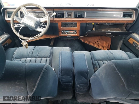 1989 Ford Crown Victoria z VIN 2FABP74F2KX141884, wystawiony jako Copart lot #74934494 z przebiegiem 84 761 mil mil oraz Szkoda całkowita • Salvage title. Historia ofert i sprzedaży dostępna na DreamBid. Obrazek 8.