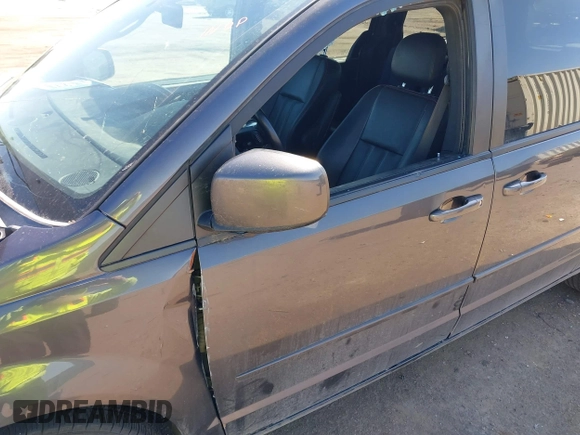 2017 Dodge Grand Caravan GT with VIN 2C4RDGEG4HR760864, listed as a IAAI auction lot 41822355 with Not Provided miles and . Bid and sale history available at DreamBid. Image 6.