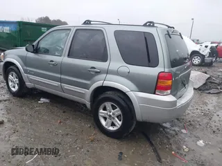 2005 Ford Escape Hybrid with VIN 1FMCU95H55KE10725, listed as a IAAI auction lot 41331983 with 1 mi miles. Bid and sale history available at carsss.com. Image 3.