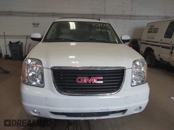2013 GMC Yukon XL SLT with VIN 1GKS2KE70DR273126, listed as a IAAI auction lot 42147902 with 233,032 mi miles. Bid and sale history available at carsss.com. Image 12.