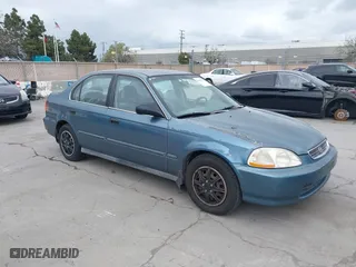 1997 Honda Civic LX with VIN 2HGEJ6678VH520624, listed as a IAAI auction lot 41902216 with 197,773 mi miles. Bid and sale history available at carsss.com. Image 1.
