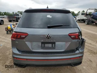 2023 Volkswagen Tiguan SE R-Line Black z VIN 3VVCB7AX6PM013498, wystawiony jako Copart lot #55750805 z przebiegiem 31 190 mil mil oraz Szkoda całkowita • Salvage title. Historia ofert i sprzedaży dostępna na DreamBid. Obrazek 6.