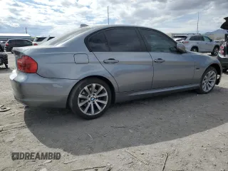 2011 BMW 3 Series 328i xDrive z VIN WBAPK5G58BNN26306, wystawiony jako Copart lot #54790895 z przebiegiem 108 641 mil mil oraz Szkody całkowita. Historia ofert i sprzedaży dostępna na DreamBid. Obrazek 3.