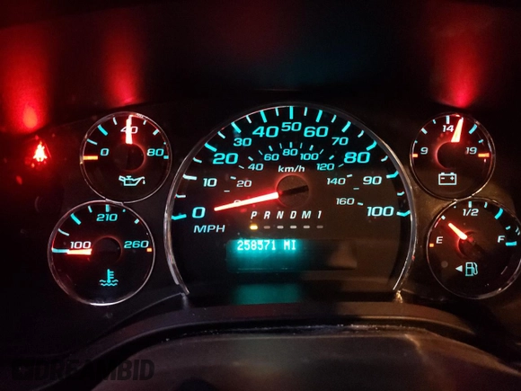 2019 GMC Savana Cargo z VIN 1GTW7AFG6K1314555, wystawiony jako Copart lot #84902994 z przebiegiem 258 571 mil mil oraz Szkody całkowita. Historia ofert i sprzedaży dostępna na DreamBid. Obrazek 9.