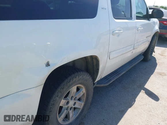 2007 GMC Yukon XL SLT with VIN 1GKFC16017J218410, listed as a IAAI auction lot 41981881 with 209,721 mi miles. Bid and sale history available at carsss.com. Image 12.