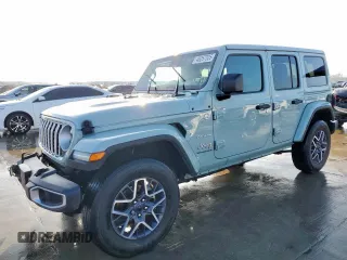 2024 Jeep Wrangler Sahara z VIN 1C4PJXEN6RW110988, wystawiony jako Copart lot #46257325 z przebiegiem 39 889 mil mil oraz Czysty tytuł • Clean title. Historia ofert i sprzedaży dostępna na DreamBid. Obrazek 1.