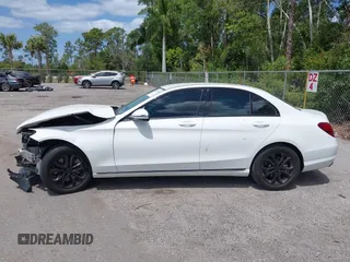 2017 Mercedes-Benz C 300 с VIN 55SWF4JB4HU206451, выставлен на аукционе IAAI как лот 42094778 с пробегом 76 046 миль миль и . История ставок и продаж доступна на DreamBid. Изображение 15.