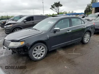 2012 Lincoln MKZ z VIN 3LNHL2GC7CR832330, wystawiony jako Copart lot #57057195 z przebiegiem 137 247 mil mil oraz Szkoda całkowita • Salvage title. Historia ofert i sprzedaży dostępna na DreamBid. Obrazek 1.