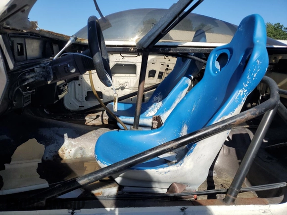 1983 Oldsmobile Cutlass Supreme z VIN 1G3AR47A2DM503155, wystawiony jako Copart lot #85253274 z przebiegiem Nie podano mil oraz Szkoda całkowita • Salvage title. Historia ofert i sprzedaży dostępna na DreamBid. Obrazek 7.
