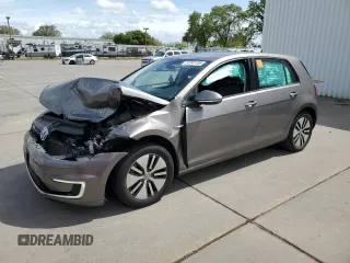 2016 Volkswagen Golf SE z VIN WVWKP7AU7GW911030, wystawiony jako Copart lot #51241155 z przebiegiem 140 696 mil mil oraz Szkoda całkowita • Salvage title. Historia ofert i sprzedaży dostępna na DreamBid. Obrazek 1.