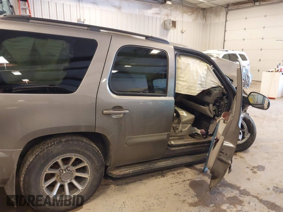 2008 GMC Yukon SLT w/4SB with VIN 1GKFK13008R146058, listed as a IAAI auction lot 41320478 with 1 mi miles. Bid and sale history available at carsss.com. Image 12.