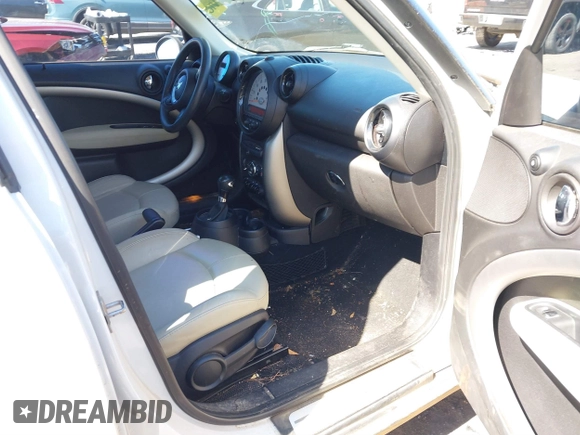 2014 MINI Countryman with VIN WMWZB3C52EWR42241, listed as a IAAI auction lot 41734963 with 121,325 mi miles and . Bid and sale history available at DreamBid. Image 5.
