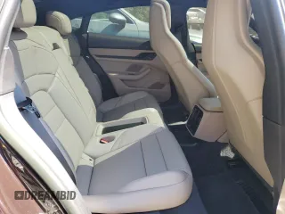 2023 Porsche Taycan 4S z VIN WP0AB2Y11PSA35851, wystawiony jako Copart lot #54502135 z przebiegiem 16 999 mil mil oraz Szkoda całkowita • Salvage title. Historia ofert i sprzedaży dostępna na DreamBid. Obrazek 10.