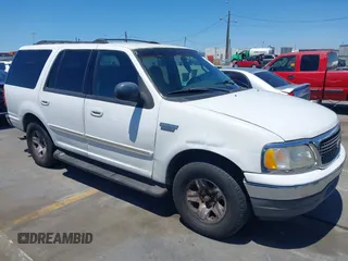 2002 Ford Expedition XLT с VIN 1FMRU15WX2LA92603, выставлен на аукционе IAAI как лот 42223401 с пробегом Не указан миль и . История ставок и продаж доступна на DreamBid. Изображение 1.