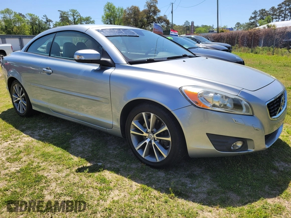 2013 Volvo C70 T5 z VIN YV1672MCODJ138119, wystawiony jako IAAI lot #42032175 z przebiegiem 75 588 mil mil oraz . Historia ofert i sprzedaży dostępna na DreamBid. Obrazek 2.