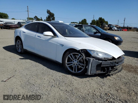 2014 Tesla Model S 60 z VIN 5YJSA1S11EFP41087, wystawiony jako Copart lot #58346805 z przebiegiem Nie podano mil oraz Szkoda całkowita • Salvage title. Historia ofert i sprzedaży dostępna na DreamBid. Obrazek 4.