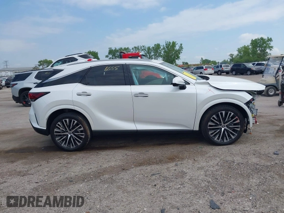 2024 Lexus RX 350 z VIN 2T2BAMCA1RC044332, wystawiony jako IAAI lot #42266555 z przebiegiem 9 949 mil mil oraz . Historia ofert i sprzedaży dostępna na DreamBid. Obrazek 14.