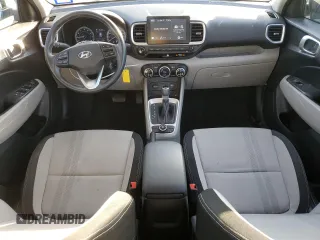2021 Hyundai Venue SEL z VIN KMHRC8A3XMU063820, wystawiony jako Copart lot #50095625 z przebiegiem 25 348 mil mil oraz Czysty tytuł • Clean title. Historia ofert i sprzedaży dostępna na DreamBid. Obrazek 8.