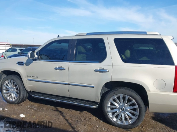 2007 Cadillac Escalade z VIN 1GYFK63857R338177, wystawiony jako IAAI lot #41615600 z przebiegiem 155 755 mil mil oraz . Historia ofert i sprzedaży dostępna na DreamBid. Obrazek 14.