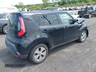 2015 Kia Soul z VIN KNDJN2A26F7212967, wystawiony jako IAAI lot #42370638 z przebiegiem 131 821 mil mil oraz . Historia ofert i sprzedaży dostępna na DreamBid. Obrazek 4.