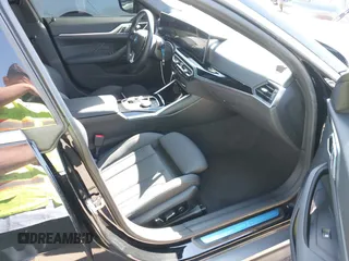 2024 BMW i4 eDrive35 z VIN WBY43AW01RFS94328, wystawiony jako IAAI lot #41734039 z przebiegiem 8959 mil mil oraz . Historia ofert i sprzedaży dostępna na DreamBid. Obrazek 5.