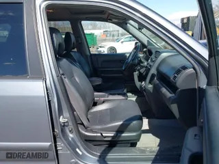 2006 Honda CR-V EX SE with VIN SHSRD78956U409363, listed as a IAAI auction lot 41984661 with 206,875 mi miles. Bid and sale history available at carsss.com. Image 5.