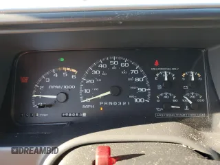 1996 Chevrolet Suburban z VIN 3GNGK26JXTG107228, wystawiony jako Copart lot #44741195 z przebiegiem 172 053 mil mil oraz Czysty tytuł • Clean title. Historia ofert i sprzedaży dostępna na DreamBid. Obrazek 9.