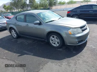 2013 Dodge Avenger SXT z VIN 1C3CDZCB6DN625325, wystawiony jako IAAI lot #42386981 z przebiegiem 128 366 mil mil oraz . Historia ofert i sprzedaży dostępna na DreamBid. Obrazek 1.