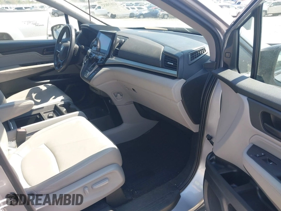 2018 Honda Odyssey Touring with VIN 5FNRL6H84JB070387, listed as a IAAI auction lot 41835852 with 98,662 mi miles. Bid and sale history available at carsss.com. Image 5.