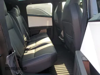 2024 Tesla Cybertruck z VIN 7G2CEHED3RA006960, wystawiony jako Copart lot #62443524 z przebiegiem 683 mil mil oraz Szkody całkowita. Historia ofert i sprzedaży dostępna na DreamBid. Obrazek 10.