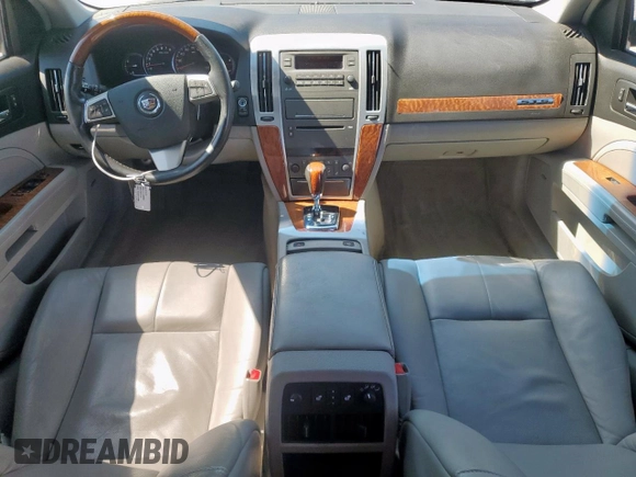 2009 Cadillac STS RWD z VIN 1G6DW67V390103790, wystawiony jako Copart lot #56596915 z przebiegiem 57 537 mil mil oraz Czysty tytuł • Clean title. Historia ofert i sprzedaży dostępna na DreamBid. Obrazek 8.