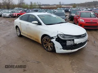 2015 Chrysler 200 Limited with VIN 1C3CCCAB2FN578266, listed as a IAAI auction lot 42113716 with 152,360 mi miles. Bid and sale history available at carsss.com. Image 6.