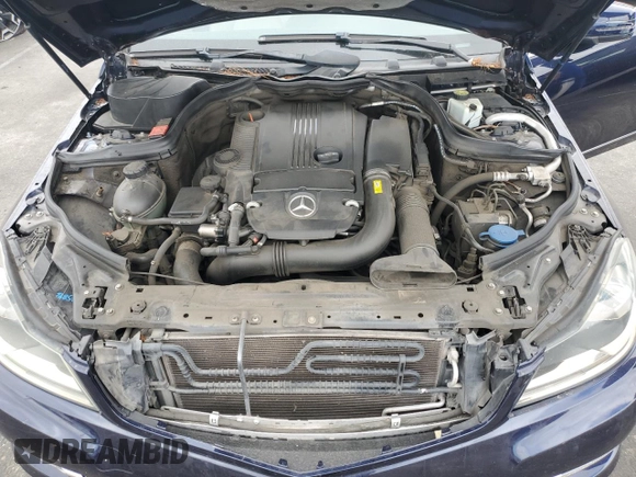 2012 Mercedes-Benz C 250 Sport с VIN WDDGF4HB0CA627652, выставлен на аукционе Copart как лот 65269385 с пробегом 112 504 миль миль и Чистый • Clean title. История ставок и продаж доступна на DreamBid. Изображение 11.