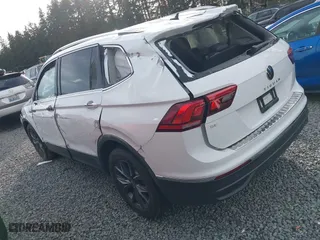 2022 Volkswagen Tiguan SE with VIN 3VV3B7AX0NM121824, listed as a IAAI auction lot 40910015 with 21,825 mi miles. Bid and sale history available at carsss.com. Image 3.