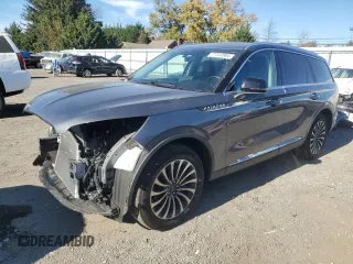 2023 Lincoln Aviator Standard z VIN 5LM5J6XC3PGL14063, wystawiony jako Copart lot #77723584 z przebiegiem 19 225 mil mil oraz Szkoda całkowita • Salvage title. Historia ofert i sprzedaży dostępna na DreamBid. Obrazek 1.
