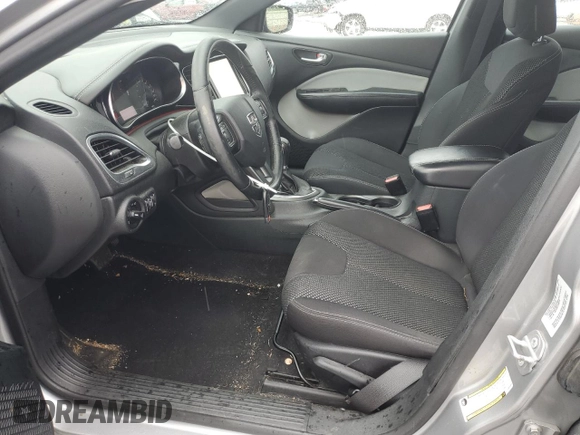 2015 Dodge Dart SXT z VIN 1C3CDFBB3FD345449, wystawiony jako Copart lot #56947145 z przebiegiem 61 019 mil mil oraz Szkoda całkowita • Salvage title. Historia ofert i sprzedaży dostępna na DreamBid. Obrazek 7.