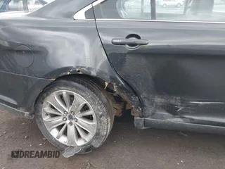 2011 Ford Taurus Limited z VIN 1FAHP2FW3BG120302, wystawiony jako IAAI lot #41950842 z przebiegiem 201 006 mil mil oraz . Historia ofert i sprzedaży dostępna na DreamBid. Obrazek 6.