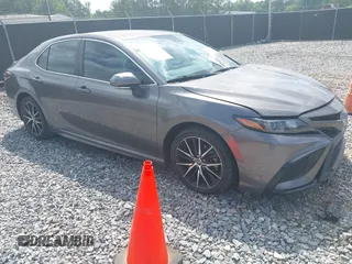 2022 Toyota Camry SE z VIN 4T1T11AK5NU701354, wystawiony jako IAAI lot #42135026 z przebiegiem 173 208 mil mil oraz . Historia ofert i sprzedaży dostępna na DreamBid. Obrazek 1.
