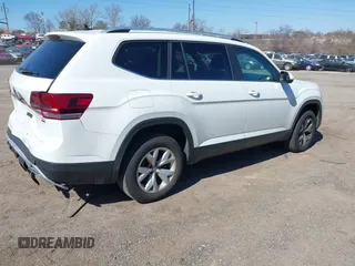 2018 Volkswagen Atlas SE with VIN 1V2LR2CA3JC577302, listed as a IAAI auction lot 41733691 with 66,185 mi miles and . Bid and sale history available at DreamBid. Image 4.