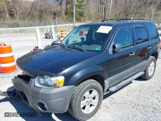 2007 Ford Escape XLT with VIN 1FMCU03147KB80499, listed as a IAAI auction lot 41897541 with 190,743 mi miles. Bid and sale history available at carsss.com. Image 2.