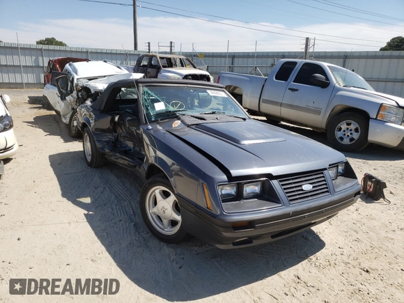 1984 Ford Mustang z VIN 1FABP27W7EF225018, wystawiony jako Copart lot #48488031 z przebiegiem 49 673 mil mil oraz Szkoda całkowita • Salvage title. Historia ofert i sprzedaży dostępna na DreamBid. Obrazek 1.